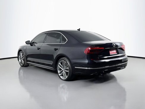 Used 2019 Volkswagen Passat 2.0T SE R-Line image 3