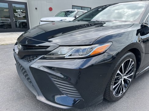 Used 2019 Toyota Camry SE image 10