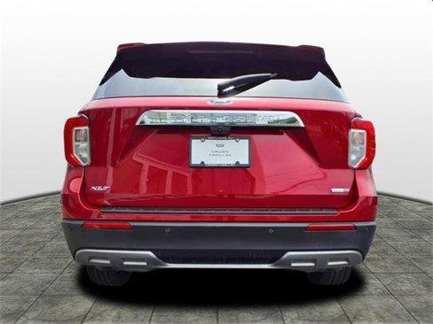 Used 2020 Ford Explorer XLT w/ Equipment Group 202A image 4