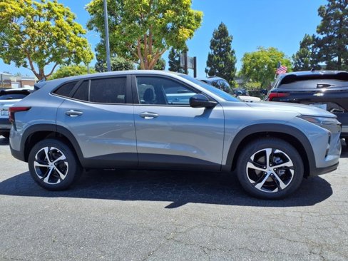 New 2025 Chevrolet Trax RS w/ Sunroof Package image 3