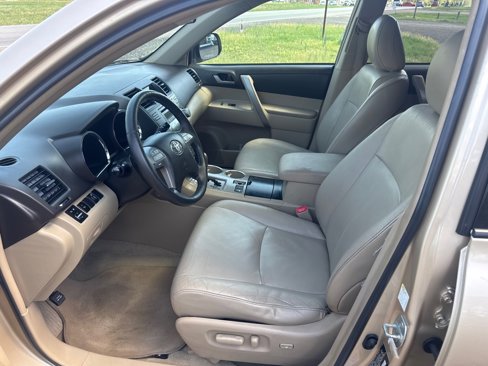 Used 2010 Toyota Highlander SE image 32