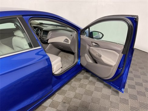 Used 2017 Chevrolet Cruze LT image 31