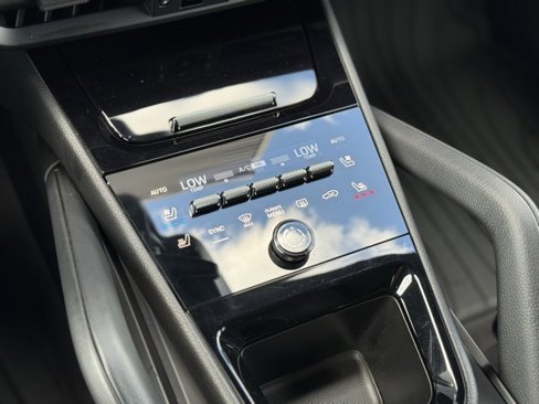 Certified 2025 Porsche Cayenne image 24