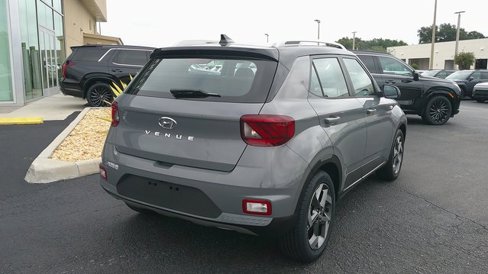 Certified 2022 Hyundai Venue Limited w/ Cargo Package image 4