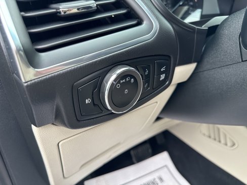 Used 2024 Ford Edge Titanium image 12
