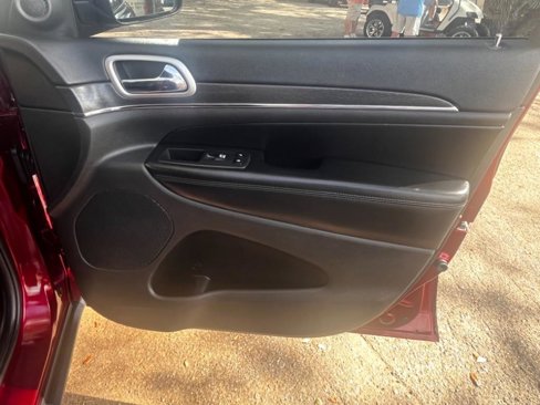 Used 2018 Jeep Grand Cherokee Limited image 17