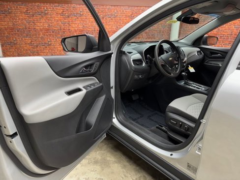 Used 2021 Chevrolet Equinox LS w/ LS Convenience Package image 11