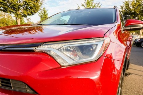 Used 2018 Toyota RAV4 XLE image 18