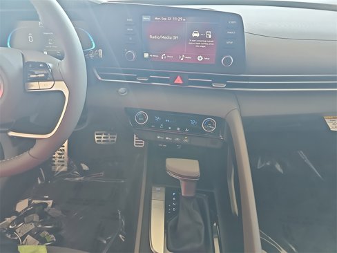 New 2025 Hyundai Elantra Sport image 19