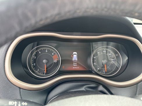 Used 2017 Jeep Cherokee Limited image 9