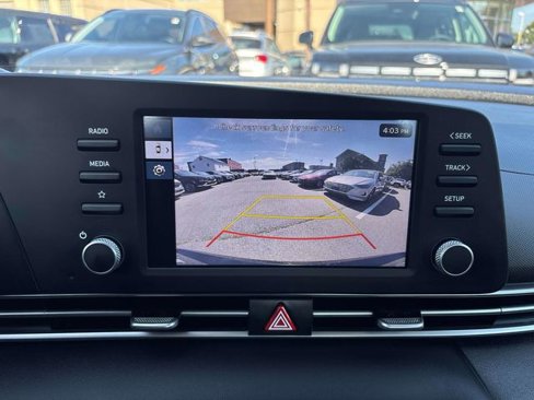 Certified 2025 Hyundai Elantra SE image 21