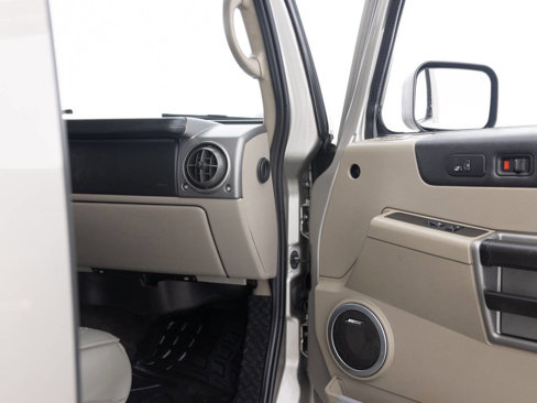 Used 2003 HUMMER H2 w/ Preferred Equipment Group image 28