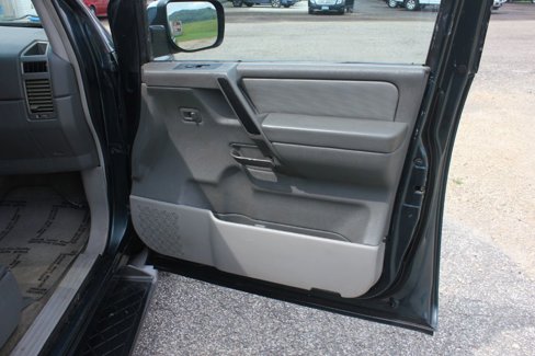 Used 2004 Nissan Armada LE w/ (SR2) Sunroof Pkg (LE) image 31