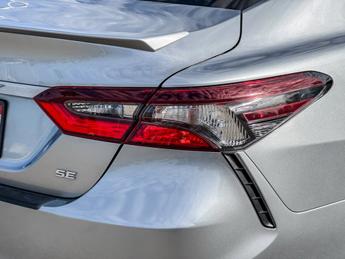 Used 2023 Toyota Camry SE image 10