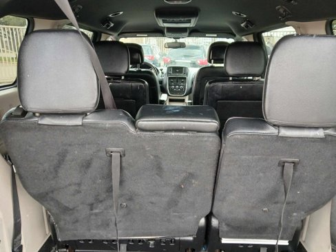 Used 2016 Dodge Grand Caravan SXT image 17