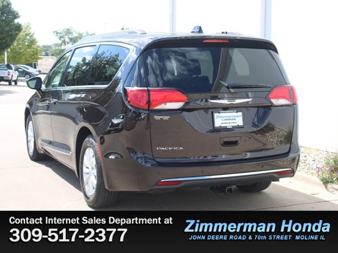 Used 2017 Chrysler Pacifica Touring-L image 27