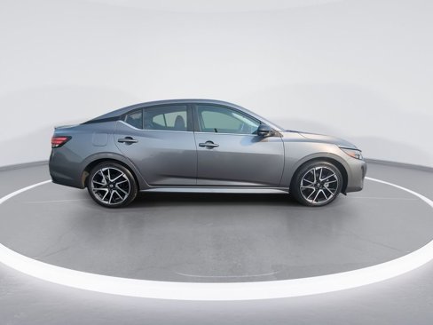 Used 2024 Nissan Sentra SR w/ SR Premium Package image 9