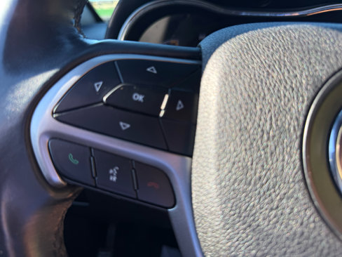 Used 2018 Jeep Grand Cherokee Laredo image 30