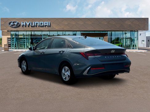 New 2025 Hyundai Elantra SE image 5