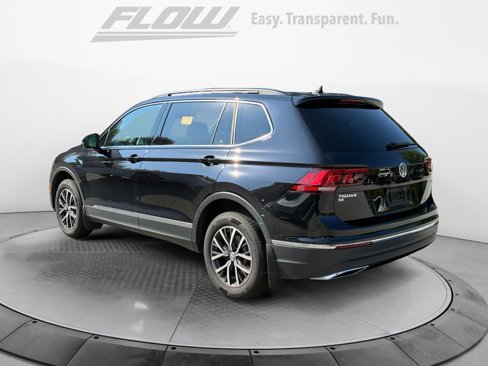 Used 2020 Volkswagen Tiguan SE w/ Panoramic Sunroof Package image 5
