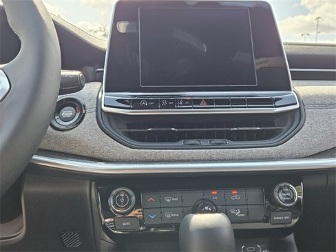 New 2025 Jeep Compass Latitude image 21