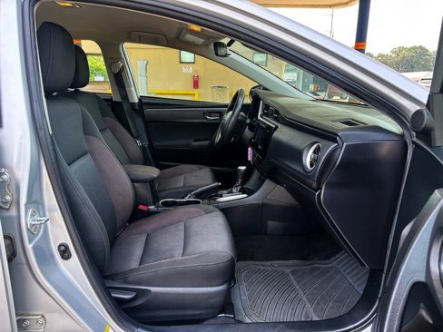 Used 2017 Toyota Corolla LE image 18