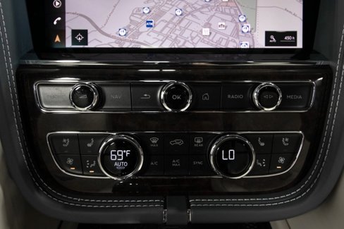 Used 2023 Bentley Bentayga Extended Wheelbase image 32