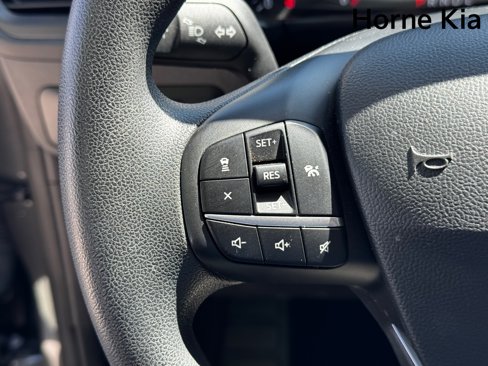 Used 2020 Ford Escape SE image 18