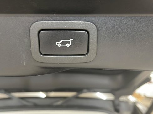 Used 2016 Land Rover Range Rover Sport SE image 8