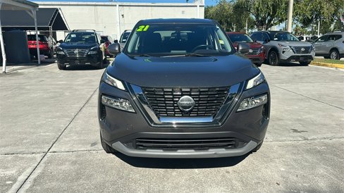 Used 2021 Nissan Rogue SV image 2