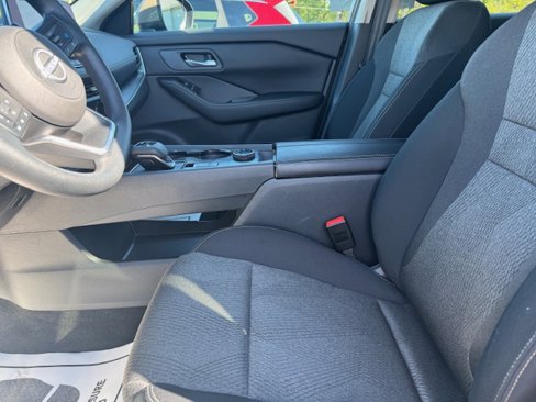 Used 2024 Nissan Rogue SV image 7