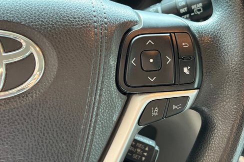 Used 2018 Toyota Sienna LE image 28