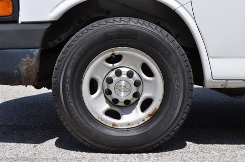 Used 2010 Chevrolet Express 2500 image 17