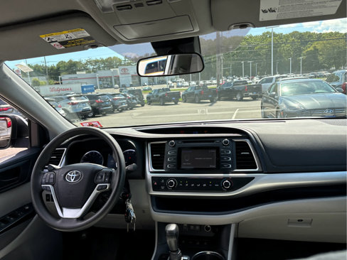 Used 2019 Toyota Highlander LE image 25