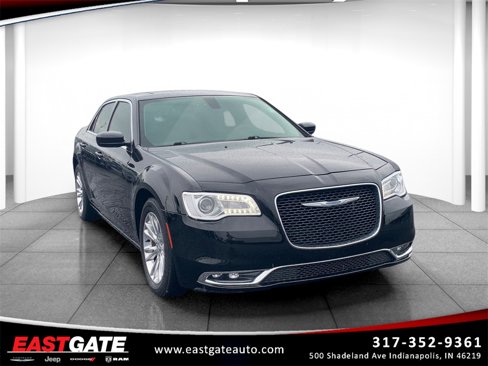 Used 2018 Chrysler 300 Touring L image 1