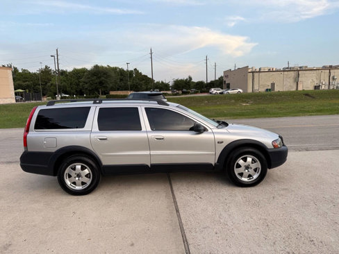 Used 2004 Volvo XC70 image 7