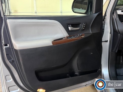 Used 2018 Toyota Sienna Limited Premium image 20