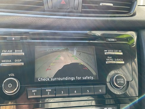 Used 2017 Nissan Rogue SV image 18