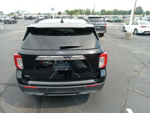 Used 2020 Ford Explorer XLT w/ Equipment Group 202A image 6