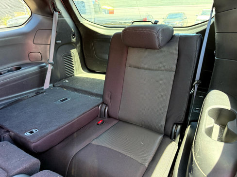 Used 2017 Nissan Pathfinder SV image 9