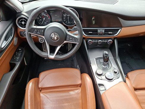 Used 2017 Alfa Romeo Giulia Ti w/ TI 19" Sport Package image 10