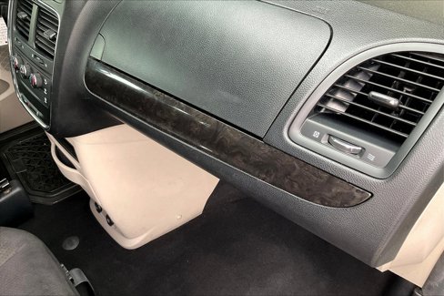 Used 2016 Dodge Grand Caravan American Value Package image 19