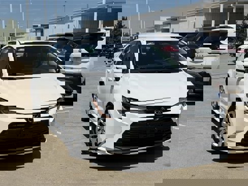 Used 2023 Toyota Corolla LE image 2