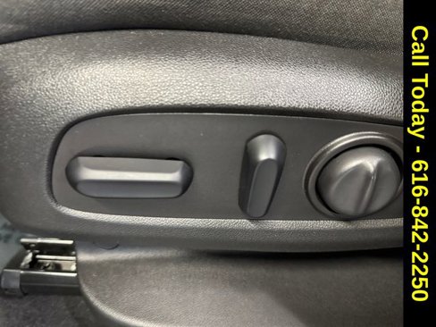 Used 2019 Chevrolet Equinox LT image 23