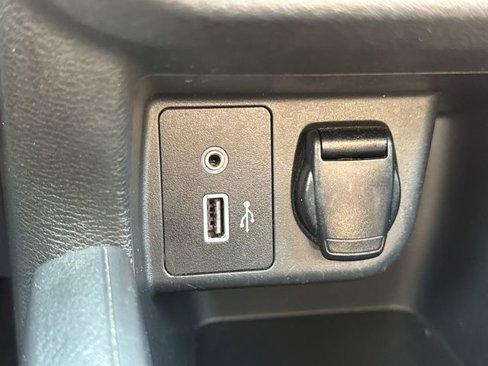 Used 2020 Nissan Versa SR image 19