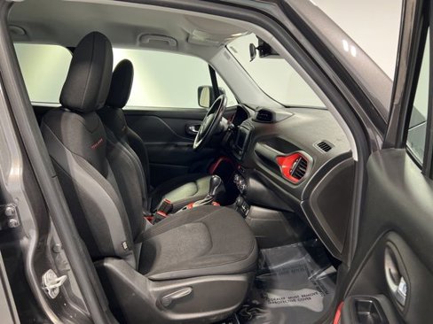 Used 2017 Jeep Renegade Trailhawk image 28