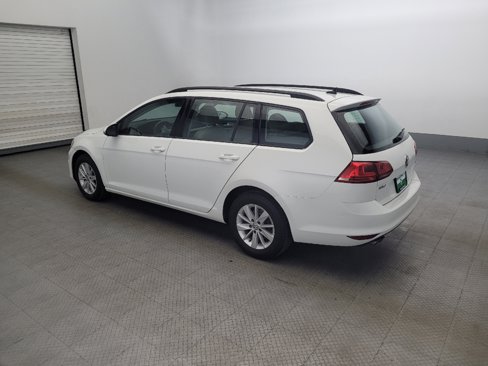 Used 2017 Volkswagen Golf S image 3