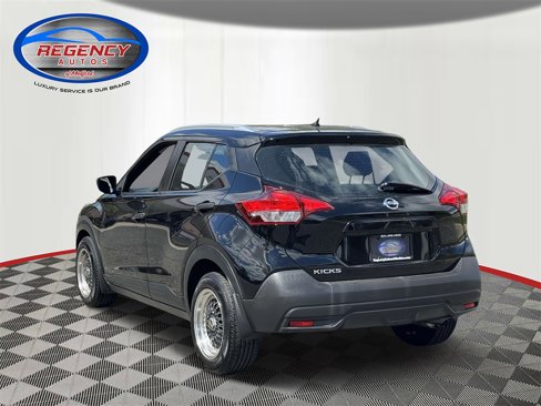Used 2019 Nissan Kicks S image 4