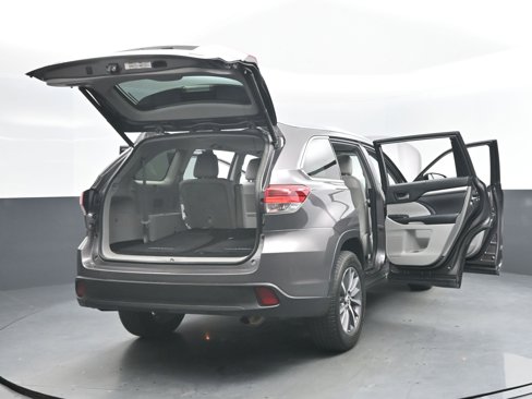 Used 2019 Toyota Highlander XLE image 19