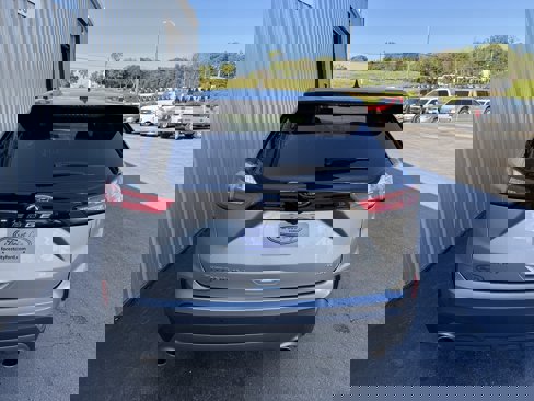 Used 2024 Ford Edge Titanium image 4